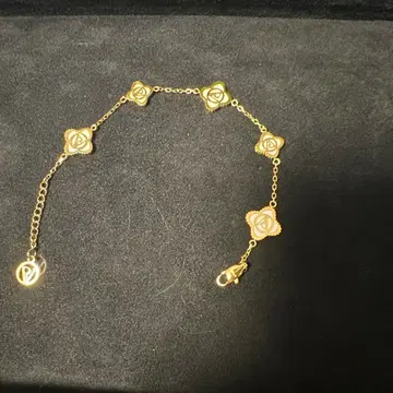 장미와 네잎 모티브의 팔찌