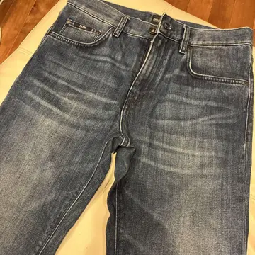 HUGO BOSS 다크 블루 스트레이트 데님 팬츠