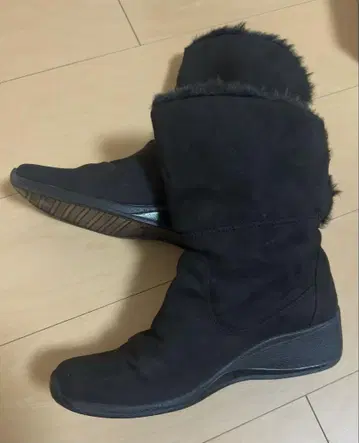 COCA 퍼 달린 블랙 스웨이드 부츠