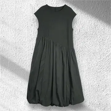 미사용 새상품 비대칭 플레어 절개 벌룬 실루엣 원피스 블랙