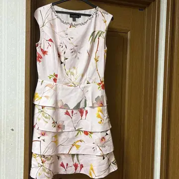 TED BAKER 플라워 프린트 슬리브리스 원피스 사이즈 2