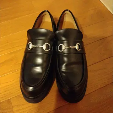 LEWTON 블랙 로퍼 통굽