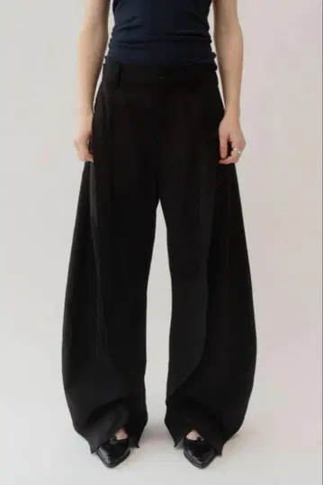[ KnuthMarf ] slit deformed pants/black
