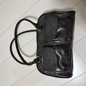 다크 브라운 핸드백 포켓 부착
