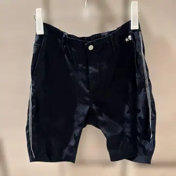 마크앤로나 블랙 카모 패턴 숏팬츠