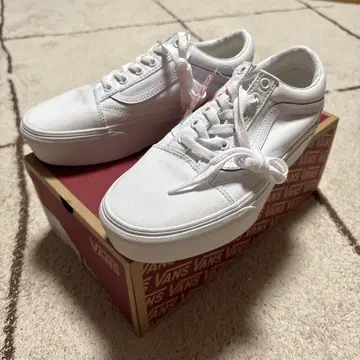 VANS 올드스쿨 화이트 스니커즈 24cm