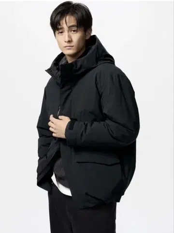 유니클로 하이브리드 다운 후드티 블랙 XS