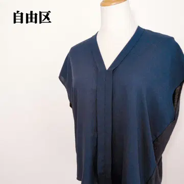 자유구 전후 V넥 뒷면 이소재 도킹 레이온 혼방 블라우스 네이비 M
