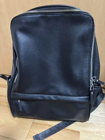 블랙 합성 피혁 백팩