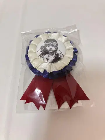 레 미제라블 로제트 리본 캔뱃지 리틀 코제트