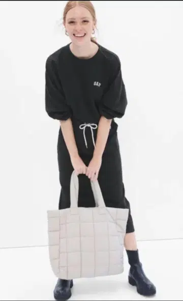 [ 가격 인하 셋업 ] 미니 GAP 로고 맨투맨 트레이닝복 & 스커트