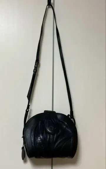 새상품급 lBlZA(이비자) czaraa 천연 가죽 숄더백