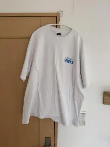 FRESH SERVICE 티셔츠