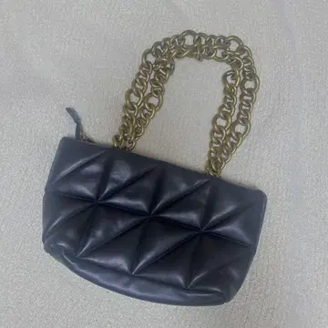 ZARA 블랙 퀼팅 체인 숄더백