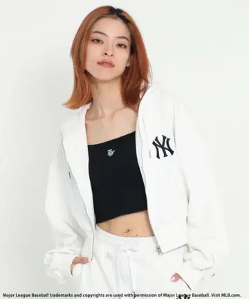 [ MLB ] 자수 로고 숏 ZIP 후드티, 사이드 커팅 스웨트 팬츠