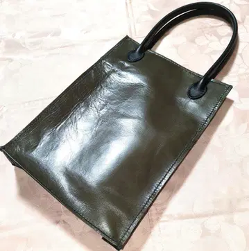 올리브 그린 가죽 토트백