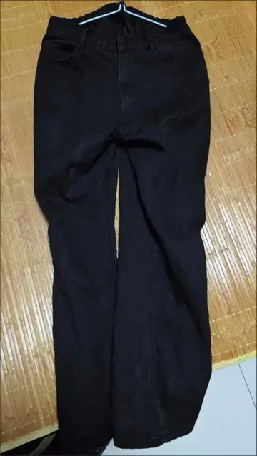 블랙 스트레이트 데님 팬츠