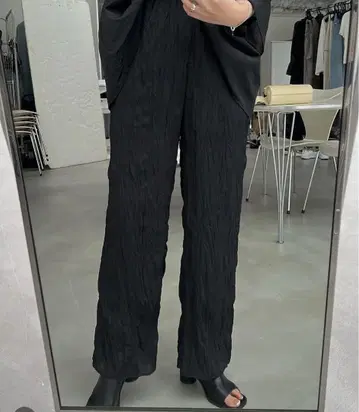 willfully 위프리 크링클 가공 릴랙스 팬츠 블랙