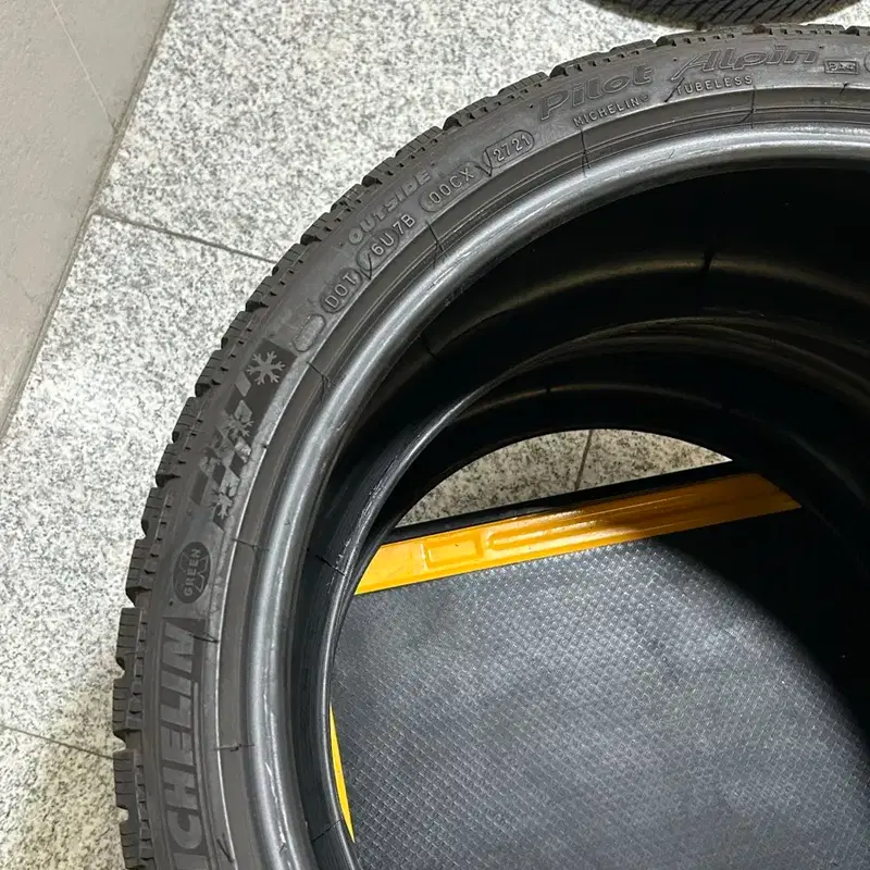 알핀4 윈터타이어 275/30/20