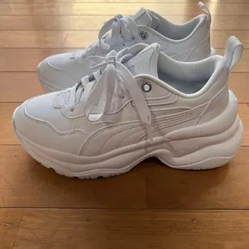 PUMA 우먼 시리아 웨지 스니커즈 24cm