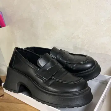 블랙 통굽 로퍼