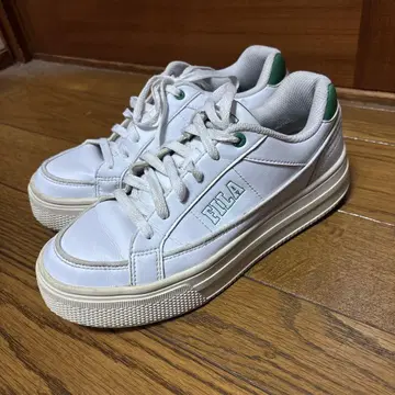 FILA 화이트 그린 스니커즈