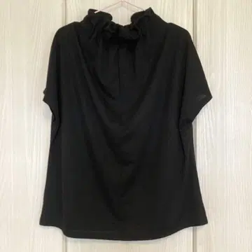 안티카 T셔츠