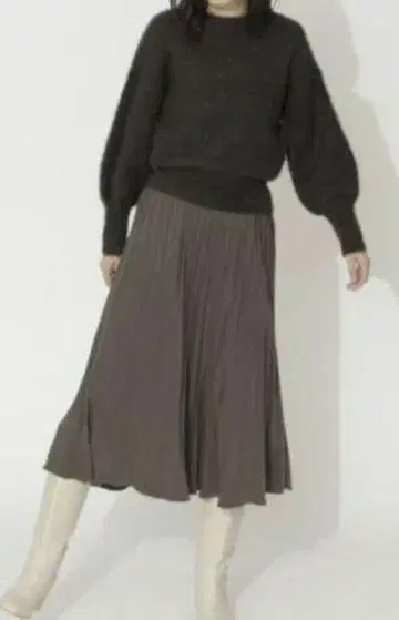 [ 새상품,택 포함 ] 내추럴 뷰티 베이직 새틴 플리츠 스커트 M