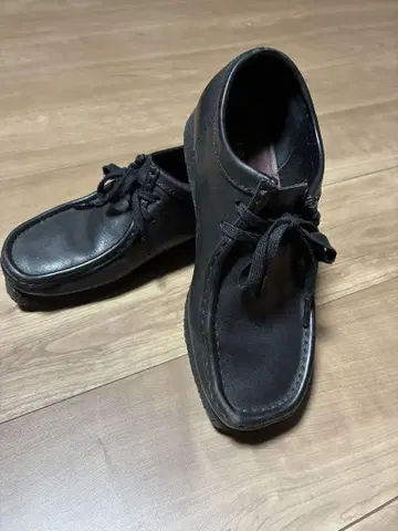 Clarks 왈라비 가죽