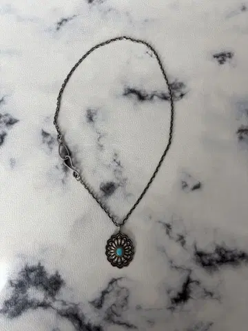 고로즈 네이비 목걸이