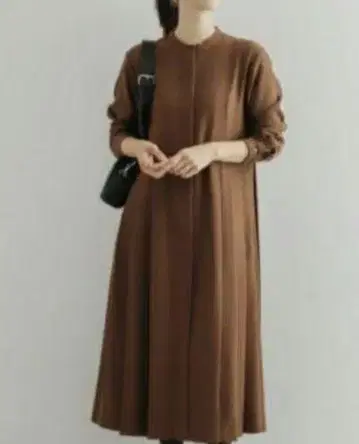 [새상품] 어반 리서치 도어스 사이드 플리츠 절개 원피스 카멜 S