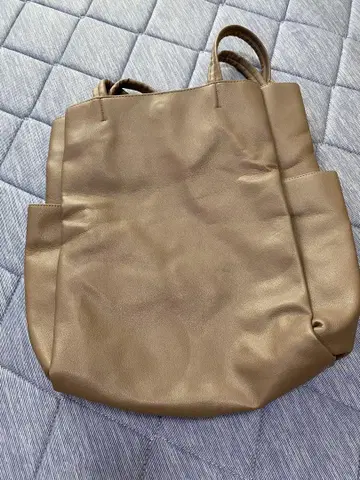 베이지 합성 피혁 토트백