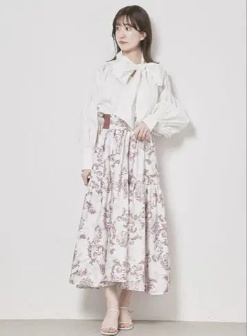 snidel 볼륨 타프타 프린트 스커트