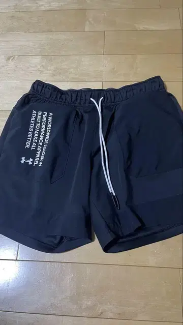 언더 아머 블랙 숏팬츠