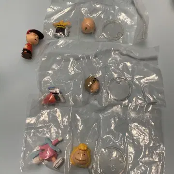 피넛 캐릭터 4체