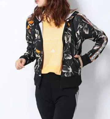 아디다스 파머 나비 패턴 지퍼 후드티