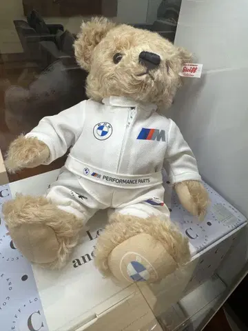 1000체 한정판 BMW x Steiff 레이싱 테디베어