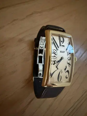 Tissot 바나나 워치 아날로그 손목시계 골드/블랙