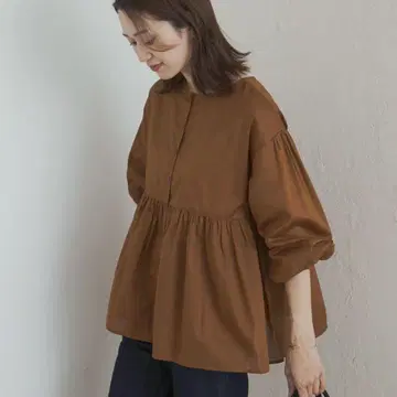 새상품급 어반 리서치 도어스 코튼 트윌 2WAY 개더 블라우스 브라운
