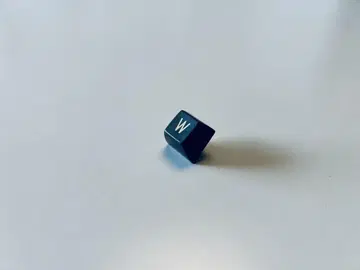 W 키보드 핀 배지