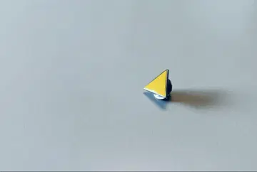 삼각형 핀 배지