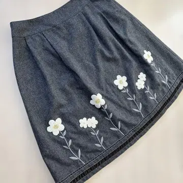 갤러리 비스콘티 3 꽃 자수 스커트
