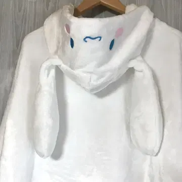 [ 새상품 LL ] 산리오 시나모롤 귀 달린 보아 후드티