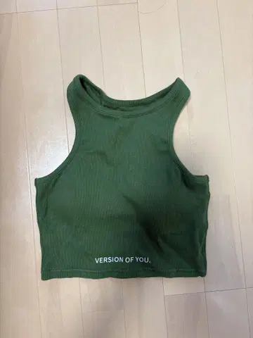 VERSION OF YOU. 그린 크롭 탱크탑