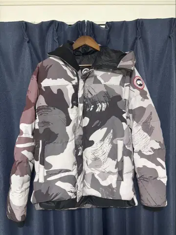 Canada Goose 카모플라쥬 다운 자켓