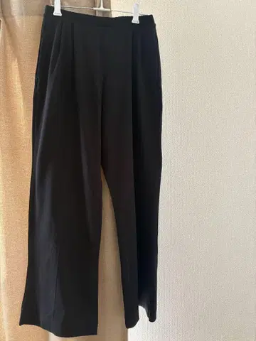 유니클로 마메쿠로구치 에어리즘 코튼 턱 팬츠