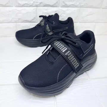 [ 미사용 새상품 ] PUMA 통굽 스니커즈 올 블랙 라메 글리터 23