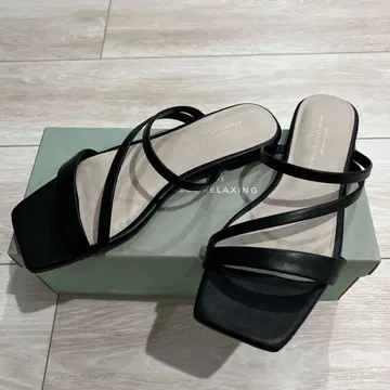 블랙 스트랩 샌들
