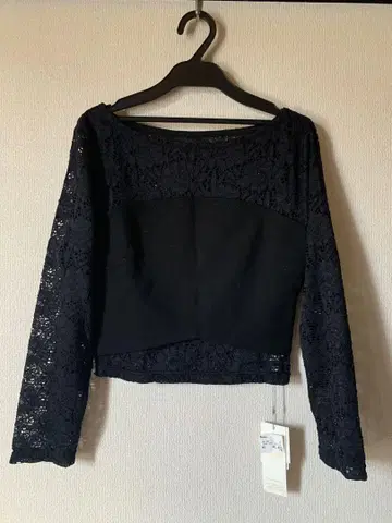 snidel 블랙 레이스 크롭 기장 긴팔 상의