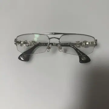 장식적인 메탈 프레임 안경